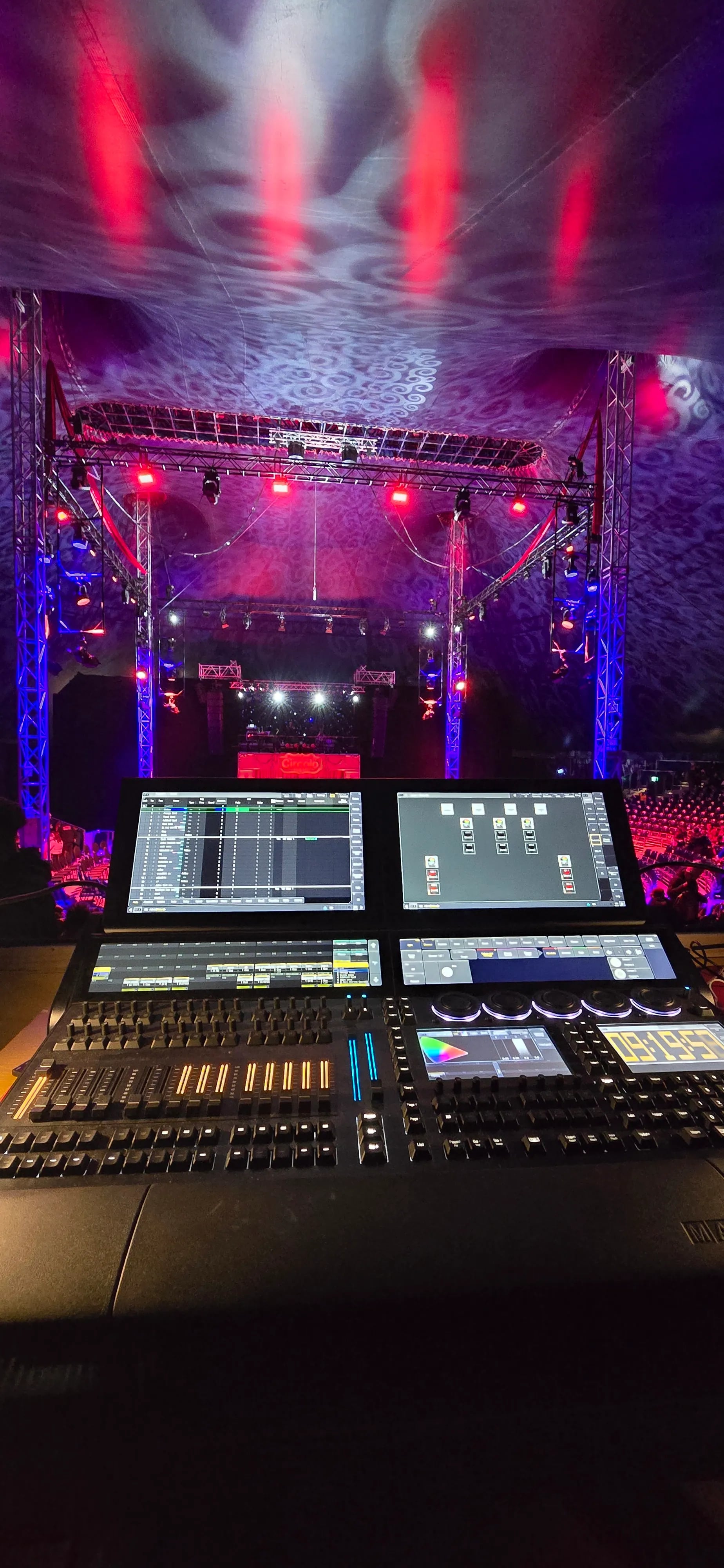 Stage-Light Show-Climax — Lichttechnik live im Einsatz